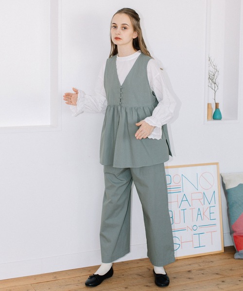 POU DOU DOU(プードゥドゥ)の「並びボタンVあきベスト(シャツ/ブラウス・レディース・ブルー/ベージュ/ダークグレー・3)」の13枚目の写真