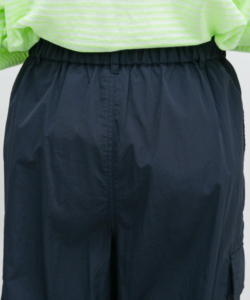 KBF（ケイビーエフ）の「ルーズカーゴパンツ（その他パンツ・レディース・シルバー/ネイビー/ホワイト・ONE）」の7枚目の写真