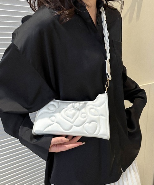 tolene(トレネ)の「フェイクレザーハートステッチショルダーバッグ(ショルダーバッグ・レディース・パープル/グリーン/ブラック/ホワイト・ONE SIZE)」の3枚目の写真