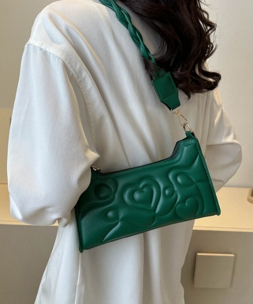 tolene(トレネ)の「フェイクレザーハートステッチショルダーバッグ(ショルダーバッグ・レディース・パープル/グリーン/ブラック/ホワイト・ONE SIZE)」の5枚目の写真