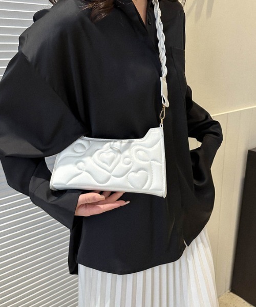 tolene(トレネ)の「フェイクレザーハートステッチショルダーバッグ(ショルダーバッグ・レディース・パープル/グリーン/ブラック/ホワイト・ONE SIZE)」の6枚目の写真