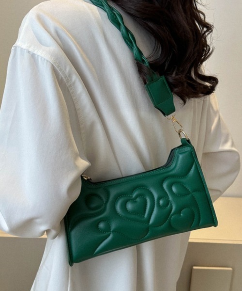 tolene(トレネ)の「フェイクレザーハートステッチショルダーバッグ(ショルダーバッグ・レディース・パープル/グリーン/ブラック/ホワイト・ONE SIZE)」の9枚目の写真