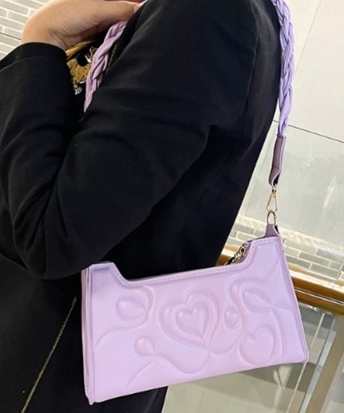 tolene(トレネ)の「フェイクレザーハートステッチショルダーバッグ(ショルダーバッグ・レディース・パープル/グリーン/ブラック/ホワイト・ONE SIZE)」の11枚目の写真