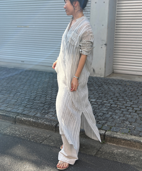 Rouge vif（ルージュヴィフ）の「シルク混シアーストライプ楊柳ワンピース（ワンピース・レディース・ベージュ/グレー・フリー）」の4枚目の写真