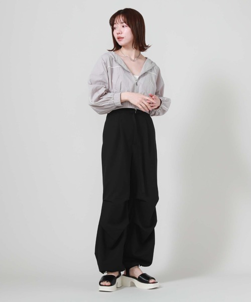 archives(アルシーヴ)の「H/Wタックパラシュートパンツ(カーゴパンツ・レディース・グレー/ブラック/アイボリー・MEDIUM)」の21枚目の写真