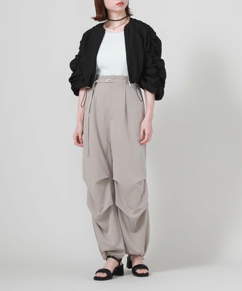 archives(アルシーヴ)の「H/Wタックパラシュートパンツ(カーゴパンツ・レディース・グレー/ブラック/アイボリー・MEDIUM)」の13枚目の写真