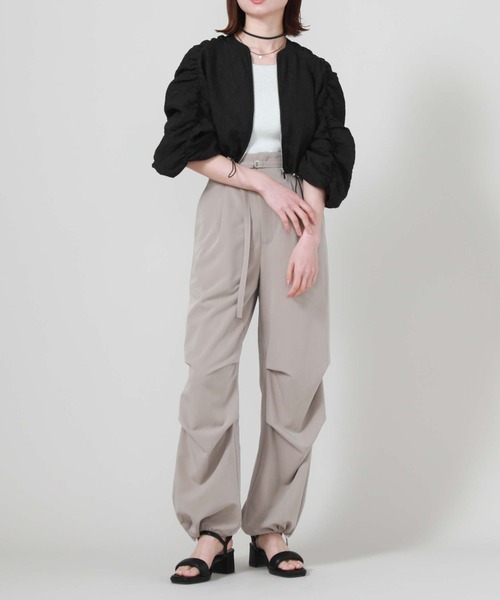 archives(アルシーヴ)の「H/Wタックパラシュートパンツ(カーゴパンツ・レディース・グレー/ブラック/アイボリー・MEDIUM)」の14枚目の写真