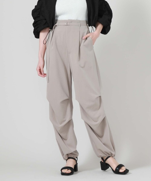 archives(アルシーヴ)の「H/Wタックパラシュートパンツ(カーゴパンツ・レディース・グレー/ブラック/アイボリー・MEDIUM)」の11枚目の写真