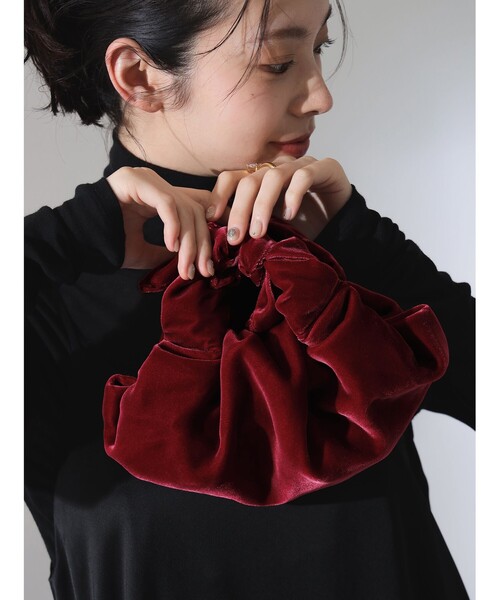 Demi-Luxe BEAMS(デミルクス ビームス)の「PAPYRUS × Demi-Luxe BEAMS / Candy Wrapper ベルベット ハンドバッグ M(トートバッグ・レディース・ブラック/レッド・ONE SIZE)」の2枚目の写真