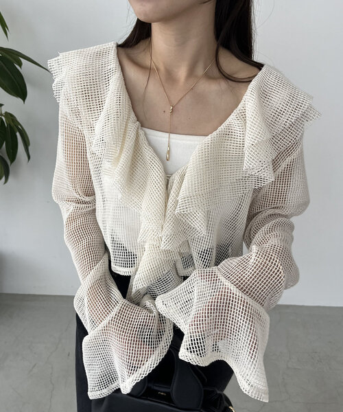 CAPRICIEUX LE'MAGE(カプリシューレマージュ)の「メッシュフリルシャツ(シャツ/ブラウス・レディース・ブラック/オフホワイト・FREE)」の4枚目の写真