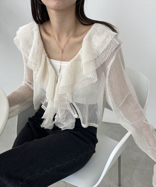 CAPRICIEUX LE'MAGE(カプリシューレマージュ)の「メッシュフリルシャツ(シャツ/ブラウス・レディース・ブラック/オフホワイト・FREE)」の5枚目の写真