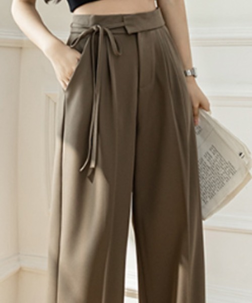 COCOMOMO（ココモモ）の「スラッと綺麗みせ サイドリボン タック入り スラックスパンツ ストレート センタープレス（スラックス・レディース・アイボリー/ブラウン/ブラック・XL/L/M/S）」の15枚目の写真