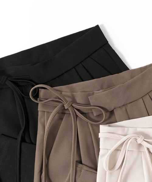 COCOMOMO（ココモモ）の「スラッと綺麗みせ サイドリボン タック入り スラックスパンツ ストレート センタープレス（スラックス・レディース・アイボリー/ブラウン/ブラック・XL/L/M/S）」の20枚目の写真