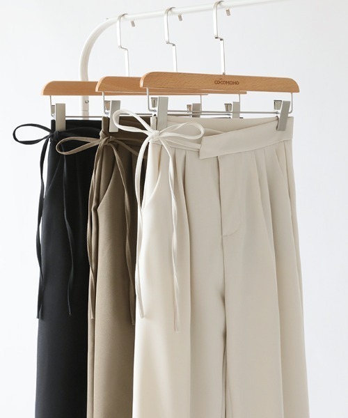 COCOMOMO（ココモモ）の「スラッと綺麗みせ サイドリボン タック入り スラックスパンツ ストレート センタープレス（スラックス・レディース・アイボリー/ブラウン/ブラック・XL/L/M/S）」の19枚目の写真