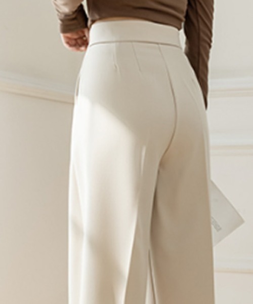 COCOMOMO（ココモモ）の「スラッと綺麗みせ サイドリボン タック入り スラックスパンツ ストレート センタープレス（スラックス・レディース・アイボリー/ブラウン/ブラック・XL/L/M/S）」の8枚目の写真