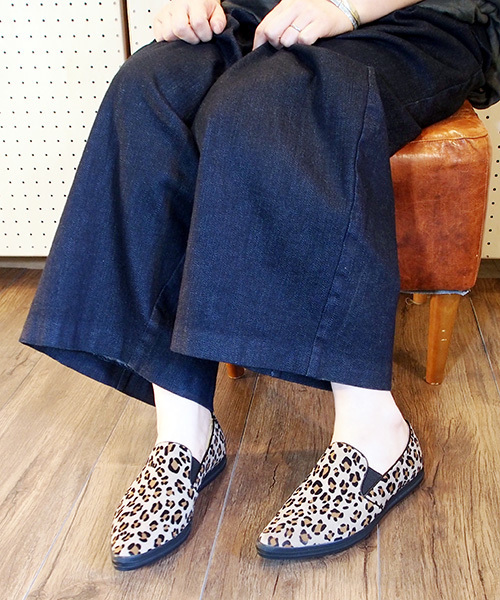 cava cava（サヴァサヴァ）の「◆ cava cava (サヴァサヴァ) ◆ ポインテッドスリッポン　7200003（スリッポン・レディース・ブラック×ホワイト/カモフラージュ/ブラック/シルバー/その他2/ガンメタ・23.5cm/22.5cm/24.5cm/23.0cm/24.0cm）」の21枚目の写真