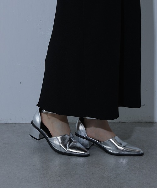 COLONY 2139（コロニートゥーワンスリーナイン）の「Vカットセパレートパンプス（パンプス・レディース・ブラック/シルバー・LARGE/MEDIUM）」の6枚目の写真