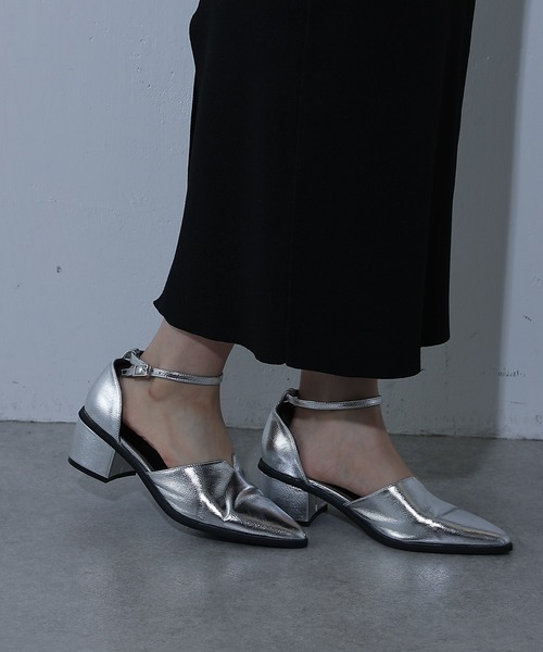 COLONY 2139（コロニートゥーワンスリーナイン）の「Vカットセパレートパンプス（パンプス・レディース・ブラック/シルバー・LARGE/MEDIUM）」の8枚目の写真