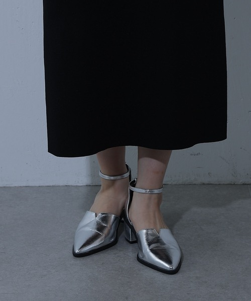 COLONY 2139（コロニートゥーワンスリーナイン）の「Vカットセパレートパンプス（パンプス・レディース・ブラック/シルバー・LARGE/MEDIUM）」の7枚目の写真