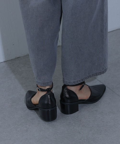 COLONY 2139（コロニートゥーワンスリーナイン）の「Vカットセパレートパンプス（パンプス・レディース・ブラック/シルバー・LARGE/MEDIUM）」の17枚目の写真