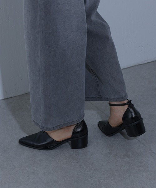 COLONY 2139（コロニートゥーワンスリーナイン）の「Vカットセパレートパンプス（パンプス・レディース・ブラック/シルバー・LARGE/MEDIUM）」の18枚目の写真