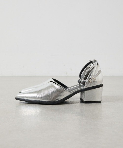COLONY 2139（コロニートゥーワンスリーナイン）の「Vカットセパレートパンプス（パンプス・レディース・ブラック/シルバー・LARGE/MEDIUM）」の5枚目の写真