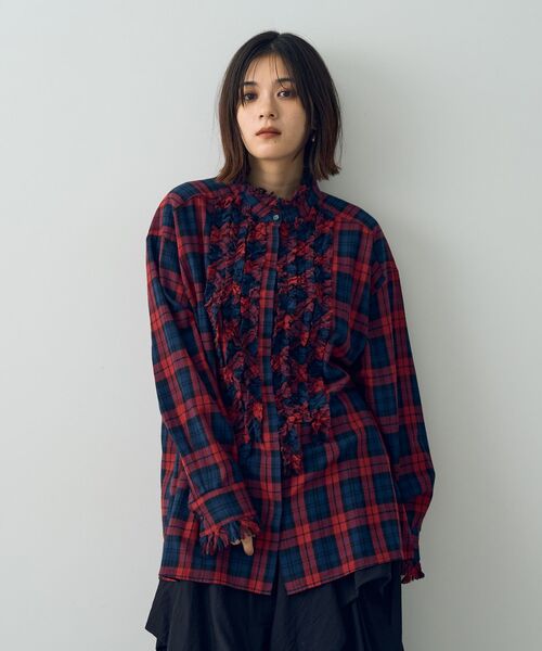 Editt by YECCA VECCA(エディットバイイェッカヴェッカ)の「チェック柄フリルデザインロングシャツ(シャツ/ブラウス・レディース・レッド/グリーン・FREE)」の4枚目の写真