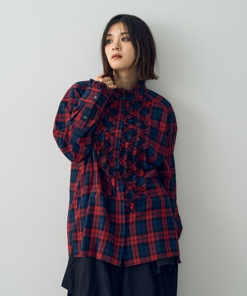 Editt by YECCA VECCA(エディットバイイェッカヴェッカ)の「チェック柄フリルデザインロングシャツ(シャツ/ブラウス・レディース・レッド/グリーン・FREE)」の5枚目の写真