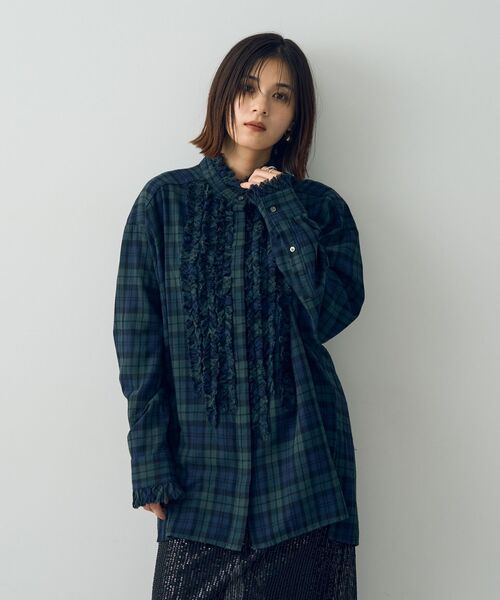 Editt by YECCA VECCA(エディットバイイェッカヴェッカ)の「チェック柄フリルデザインロングシャツ(シャツ/ブラウス・レディース・レッド/グリーン・FREE)」の1枚目の写真