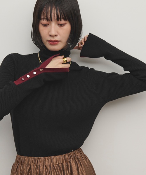 Shelly island（シェリーアイランド）の「袖配色×ボタンリブタートルニット（ニット/セーター・レディース・グレー/ブラック/ブラウン/レッド/グレー系その他/ホワイト×ブラック・FREE）」の3枚目の写真