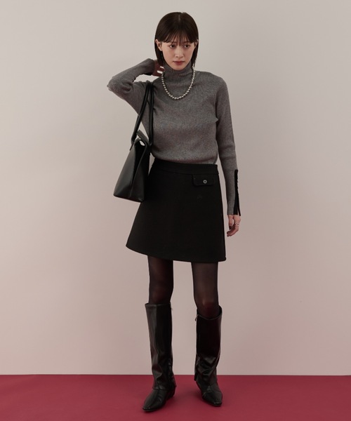 Shelly island（シェリーアイランド）の「袖配色×ボタンリブタートルニット（ニット/セーター・レディース・グレー/ブラック/ブラウン/レッド/グレー系その他/ホワイト×ブラック・FREE）」の7枚目の写真