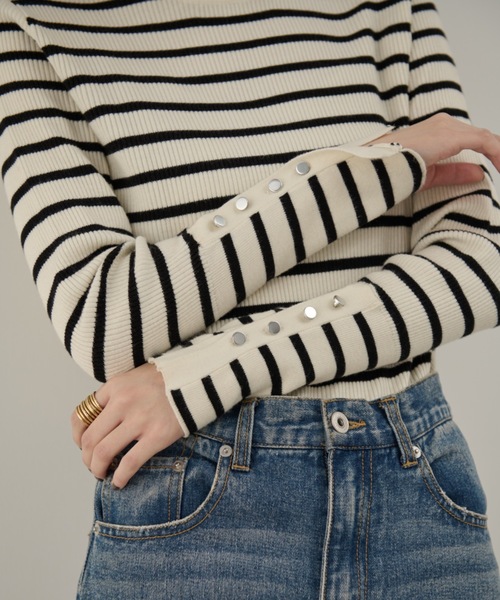 Shelly island（シェリーアイランド）の「袖配色×ボタンリブタートルニット（ニット/セーター・レディース・グレー/ブラック/ブラウン/レッド/グレー系その他/ホワイト×ブラック・FREE）」の9枚目の写真