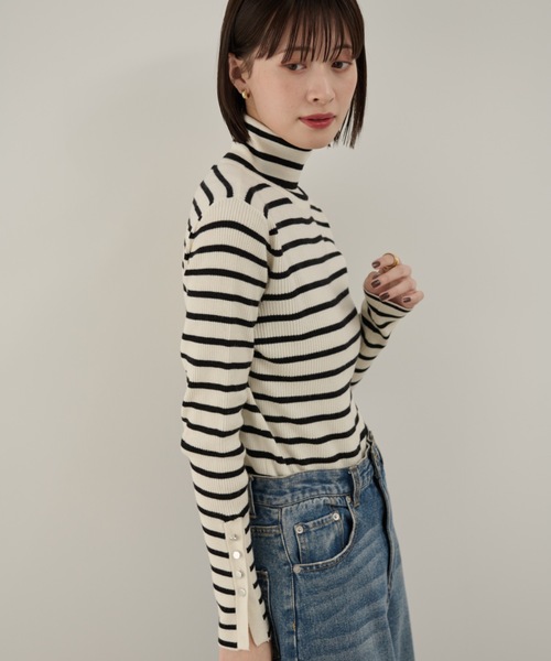 Shelly island（シェリーアイランド）の「袖配色×ボタンリブタートルニット（ニット/セーター・レディース・グレー/ブラック/ブラウン/レッド/グレー系その他/ホワイト×ブラック・FREE）」の10枚目の写真