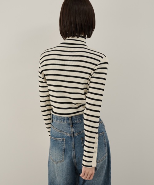 Shelly island（シェリーアイランド）の「袖配色×ボタンリブタートルニット（ニット/セーター・レディース・グレー/ブラック/ブラウン/レッド/グレー系その他/ホワイト×ブラック・FREE）」の11枚目の写真