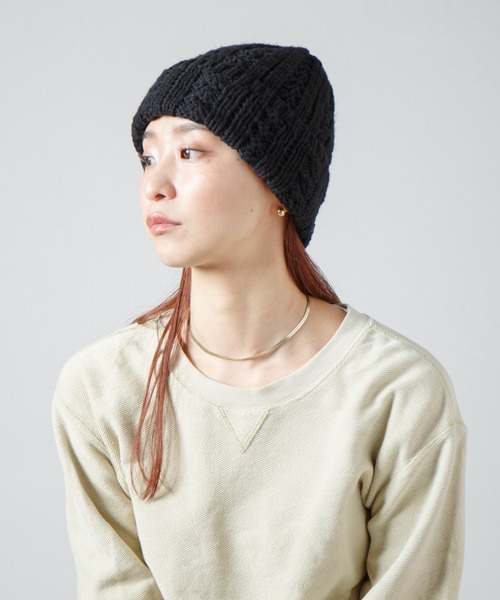 RACAL(ラカル)の「Inside-out Cable Knit Beanie / 裏編みケーブルニットビーニー(ニットキャップ/ビーニー・レディース・ブラウン/ネイビー/ブラック/オフホワイト・FREE)」の2枚目の写真