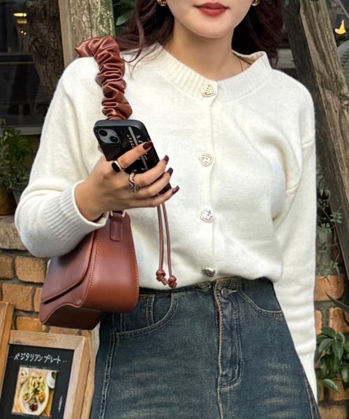 efill(エフィル)の「ハートボタン ニットカーディガン(ニット/セーター・レディース・ベージュ/レッド・FREE)」の20枚目の写真