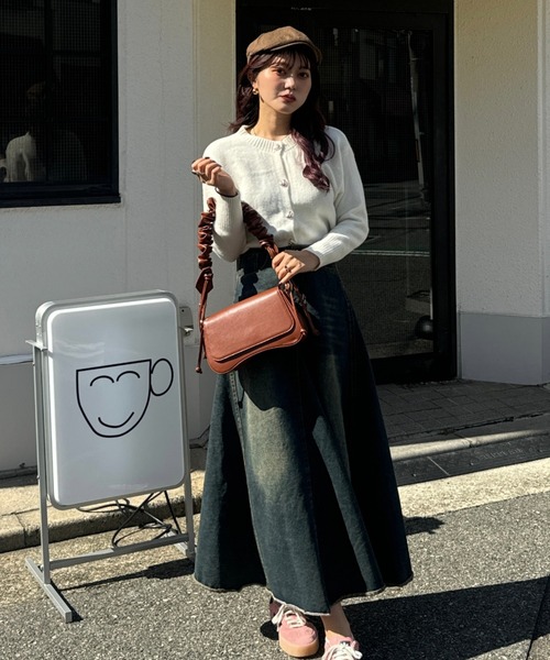 efill(エフィル)の「ハートボタン ニットカーディガン(ニット/セーター・レディース・ベージュ/レッド・FREE)」の22枚目の写真