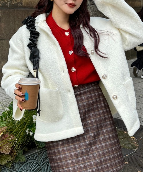 efill(エフィル)の「ハートボタン ニットカーディガン(ニット/セーター・レディース・ベージュ/レッド・FREE)」の12枚目の写真