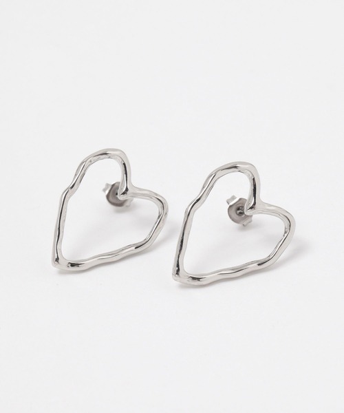 FOREVER 21(フォーエバー トゥエンティーワン)の「ハートピアス(ピアス(両耳用)・レディース・シルバー・FREE)」の1枚目の写真