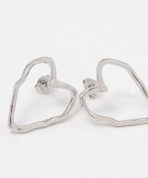 FOREVER 21(フォーエバー トゥエンティーワン)の「ハートピアス(ピアス(両耳用)・レディース・シルバー・FREE)」の2枚目の写真