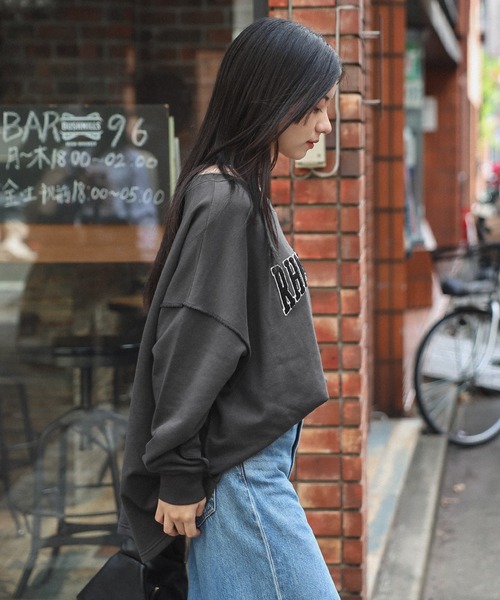 Bonjour Sagan(ボンジュールサガン)の「サガラ刺繍アウトステッチカレッジロゴスウェット(スウェット・レディース・ライトグレー/ライトブラック/オフホワイト・FREE)」の14枚目の写真