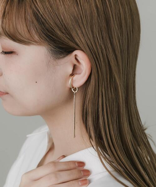 SMELLY（スメリー）の「ドロップロングチェーンイヤカフ（イヤリング・レディース・ゴールド・-）」の2枚目の写真