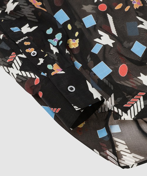 ANREALAGE（アンリアレイジ）の「WIND BLOW MULTI BALL SHIRTS（シャツ/ブラウス・メンズ・ブラック/ホワイト・46/38/48）」の5枚目の写真