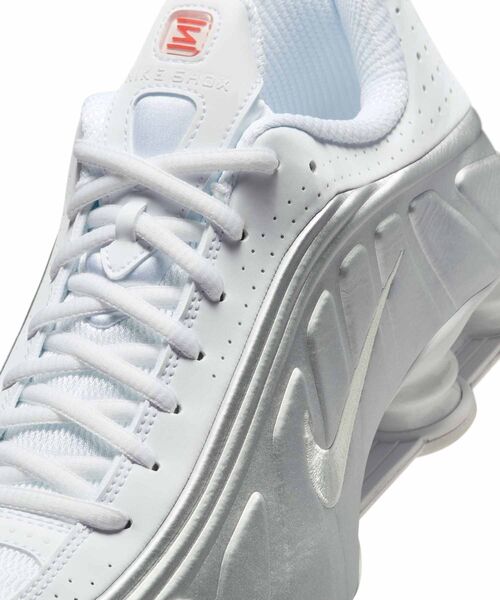 NIKE(ナイキ)の「ナイキ ショックス R4 メンズシューズ / Nike Shox R4 Men's Shoes HQ1988-101 White(スニーカー・メンズ・ホワイト・24/24.5/25/25.5/26/26.5/27/27.5/28/28.5/29/29.5/30)」の8枚目の写真