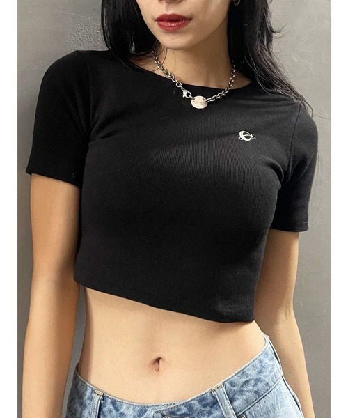 EVRIS(エヴリス)の「ワンポイントバックストラップTシャツ(Tシャツ/カットソー・レディース・レッド/ホワイト/ネイビー/ブラック・FREE)」の3枚目の写真