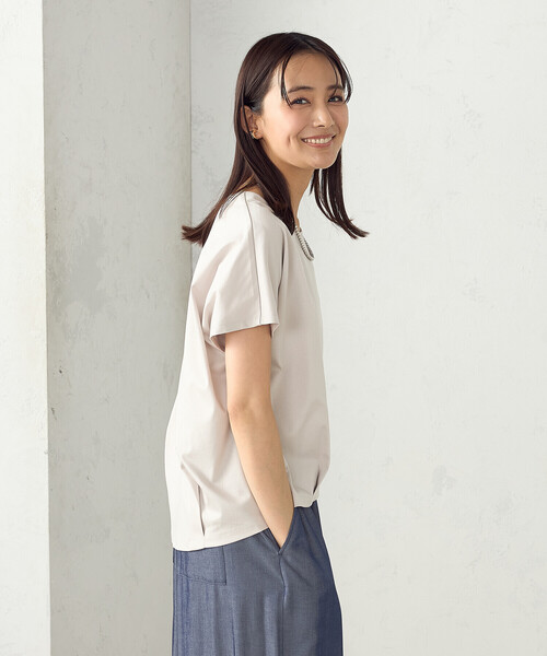 COMME CA ISM(コムサイズム)の「シルケットスムースUネックプルオーバー(Tシャツ/カットソー・レディース・グレイッシュベージュ/チャコール/ブラック・FREE)」の14枚目の写真