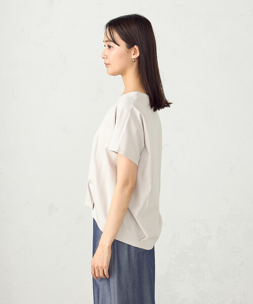 COMME CA ISM(コムサイズム)の「シルケットスムースUネックプルオーバー(Tシャツ/カットソー・レディース・グレイッシュベージュ/チャコール/ブラック・FREE)」の16枚目の写真
