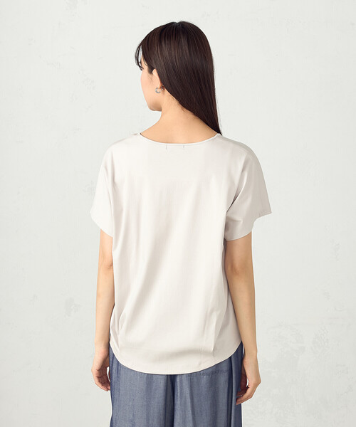 COMME CA ISM(コムサイズム)の「シルケットスムースUネックプルオーバー(Tシャツ/カットソー・レディース・グレイッシュベージュ/チャコール/ブラック・FREE)」の17枚目の写真