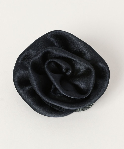 A part by（アパートバイ）の「【セレモニー】サテンコサージュ（ブローチ/コサージュ・レディース・ネイビー/ライトベージュ・FREE）」の2枚目の写真