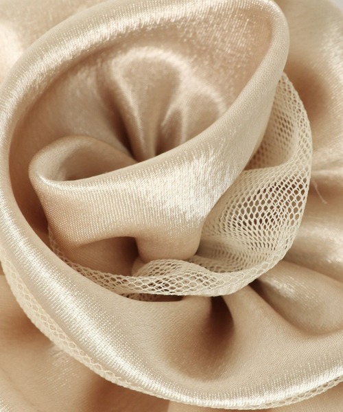 A part by（アパートバイ）の「【セレモニー】サテンコサージュ（ブローチ/コサージュ・レディース・ネイビー/ライトベージュ・FREE）」の4枚目の写真